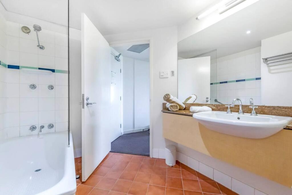 'Towering Palms' Resort-Style Apartment With A Separate Studio Ντάρβιν Εξωτερικό φωτογραφία